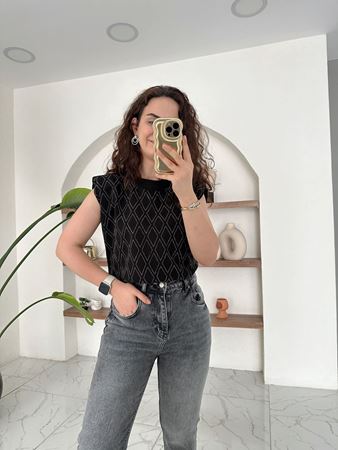 Siyah Taşlı Vatkalı Kolsuz Bluz