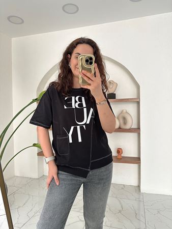 Siyah Yazı Ve Cep Detaylı T-Shirt