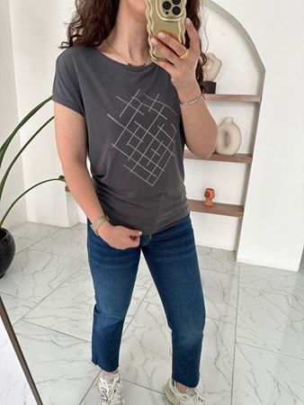 Füme Taş Detaylı T-Shirt