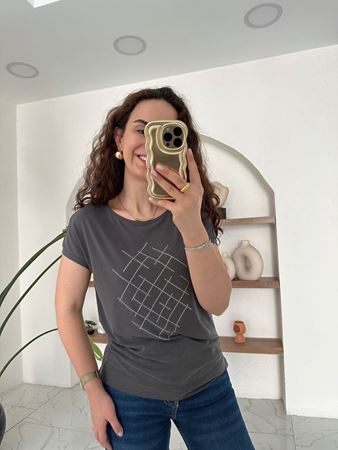 Füme Taş Detaylı T-Shirt
