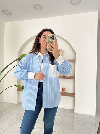 Mavi Pembe Çizgili Kollar ve Yakası Beyaz Cep Detaylı Gömlek