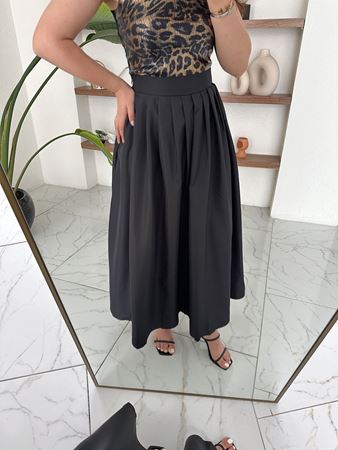 Siyah Pileli Kloş Etek