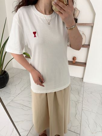 Beyaz Kırmızı Kalp A Nakışlı T-Shirt