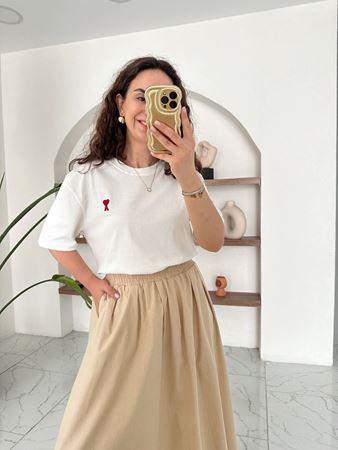 Beyaz Kırmızı Kalp A Nakışlı T-Shirt