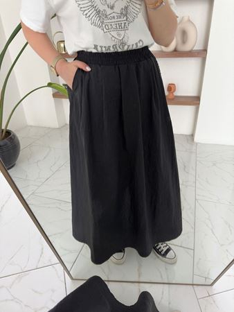 Siyah Paraşüt Kumaş Kloş Etek