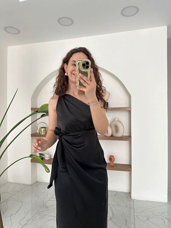 Siyah Tek Omuz Düğümlü Eteği Kruvaze Elbise