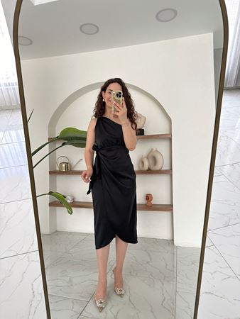 Siyah Tek Omuz Düğümlü Eteği Kruvaze Elbise