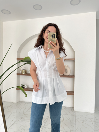 Beyaz Pile Detaylı Vatkalı Kolsuz Gömlek