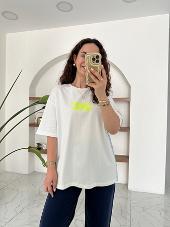 Beyaz Neon Yazı ve Gömlek Detaylı T-Shirt