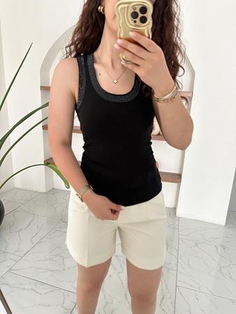 Siyah Yaka ve Kol Uçları Taşlı Atlet