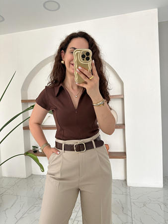 Kahverengi Polo Yaka Önü Fermuarlı Bluz
