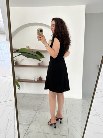 Siyah Drapeli Kolsuz Elbise