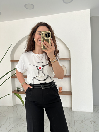 Ekru İncili Kız Figürlü Duble Kol T-Shirt