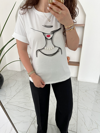 Ekru İncili Kız Figürlü Duble Kol T-Shirt