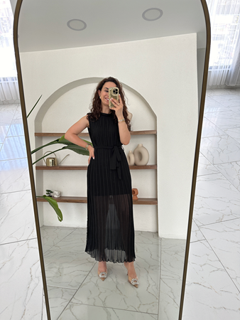 Siyah Sıfır Kol Piliseli Elbise