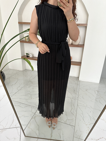 Siyah Sıfır Kol Piliseli Elbise