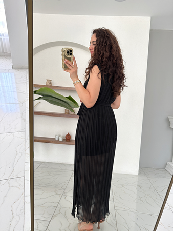 Siyah Sıfır Kol Piliseli Elbise