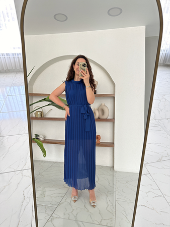 Saks Sıfır Kol Piliseli Elbise