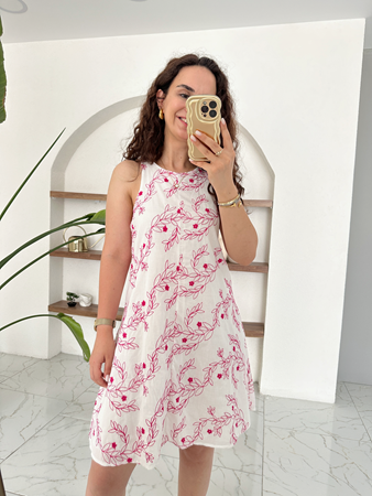 Beyaz Fuşya Nakışlı Kolsuz Elbise