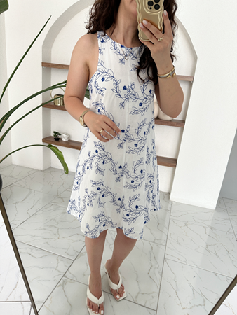 Beyaz Mavi Nakışlı Kolsuz Elbise