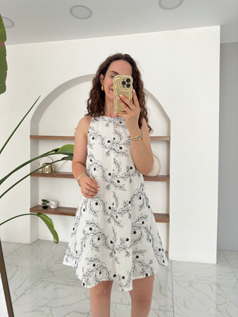 Beyaz Siyah Nakışlı Kolsuz Elbise