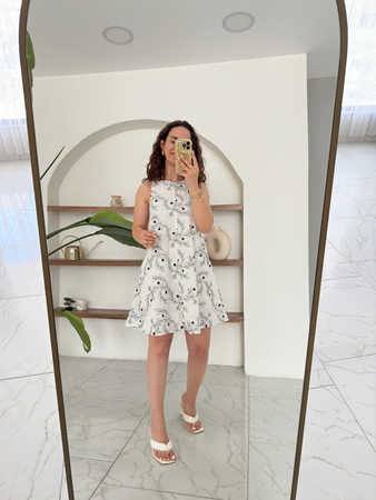 Beyaz Siyah Nakışlı Kolsuz Elbise