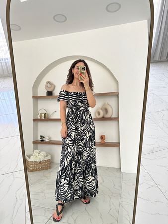 Siyah Yaprak Desenli Madonna Yaka Elbise