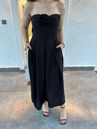 Siyah Gül Detaylı Straplez Midi Elbise