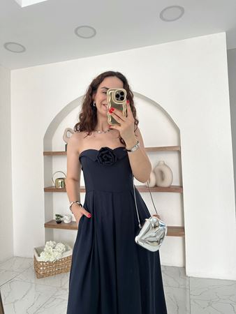 Lacivert Gül Detaylı Straplez Midi Elbise