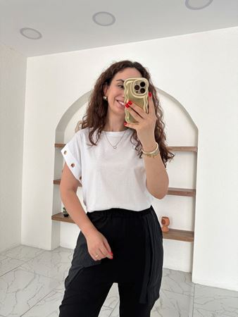 Beyaz Düşük Kol Kuş Gözü Detay T-Shirt