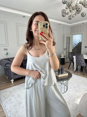 Gri Askılı Bluz Rahat Pantolon Takım