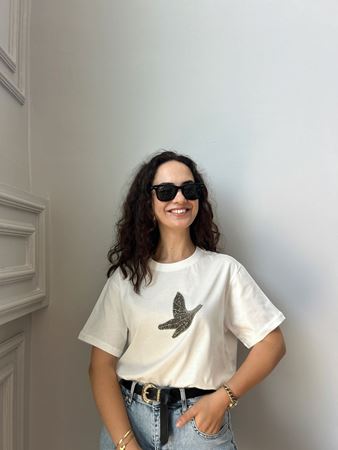 Marka Model Beyaz Taşlı Kuş Figürlü T-Shirt