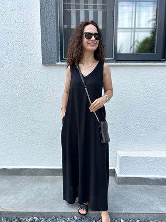 Siyah V Yaka Lastik Askılı Keten Elbise
