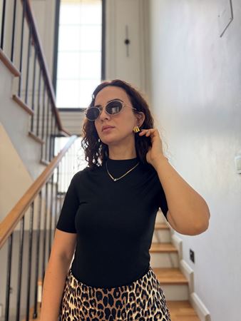 Siyah Yüksek Yakalı T-Shirt