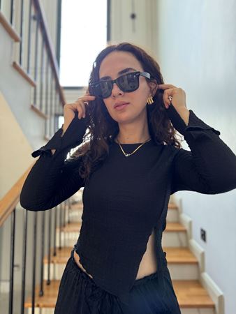 Siyah Kolları&Önü Yırtmaçlı Bürümcük Bluz