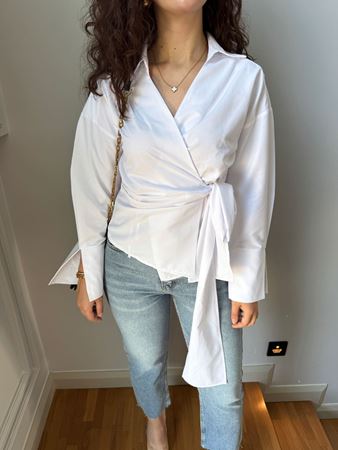 Marka Model Beyaz Bağlamalı Gömlek