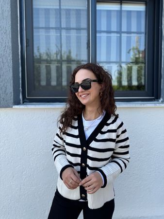 M.D. Siyah Bej Çizgili Gold Düğmeli Hırka