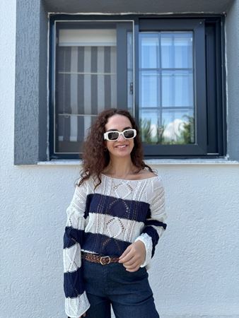Ekru Lacivert Çizgili Delikli Triko