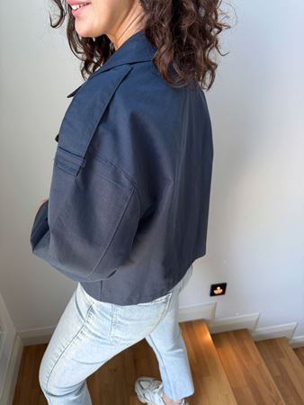 Lacivert Kapak Cepli Kısa Trençkot