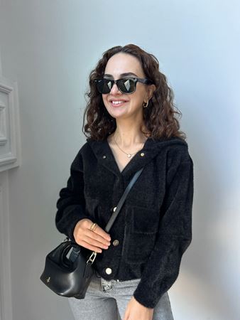 Siyah Kapüşonlu Çıtçıt Düğmeli Hırka