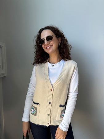 Bej Motif Detaylı Renkli Düğmeli Yelek