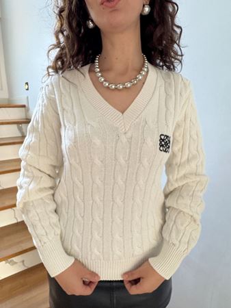 Ekru V Yaka Nakışlı Örgü Kazak