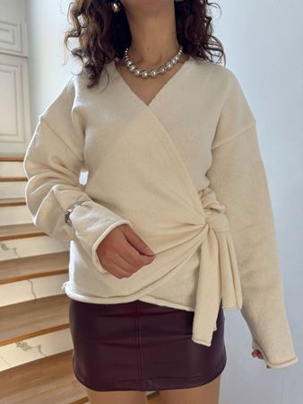 Krem Yandan Bağlamalı Triko