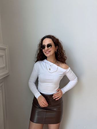 Beyaz Omuz Detaylı Pamuklu Body