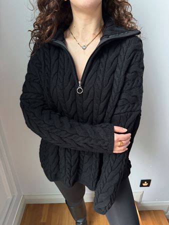 Siyah Kamyoner Yaka Saç Örgü Kazak