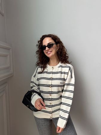 Ekru Yazı Nakışlı Çizgili Gold Düğmeli Hırka