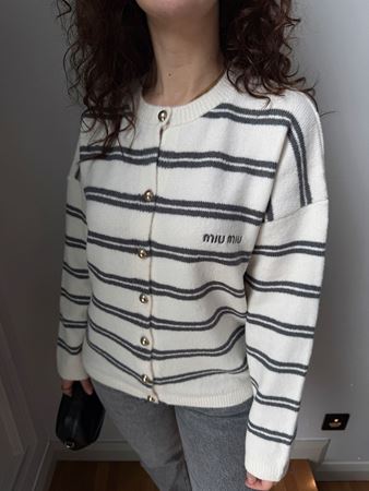 Ekru Yazı Nakışlı Çizgili Gold Düğmeli Hırka