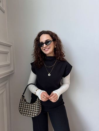 Siyah Yumuşak Dokulu Örme Süveter