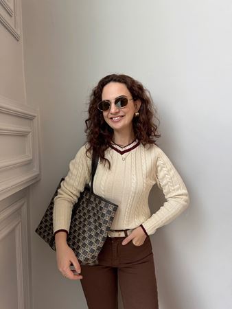 Ekru V Yaka Çizgili Saç Örgü Triko Kazak