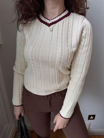 Ekru V Yaka Çizgili Saç Örgü Triko Kazak